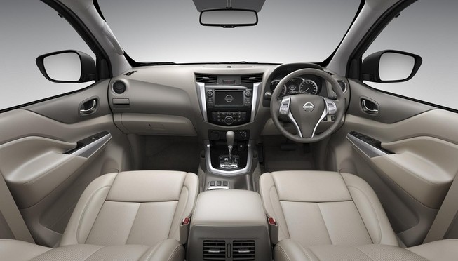 2015-Nissan-Navara-NP300-interior-side