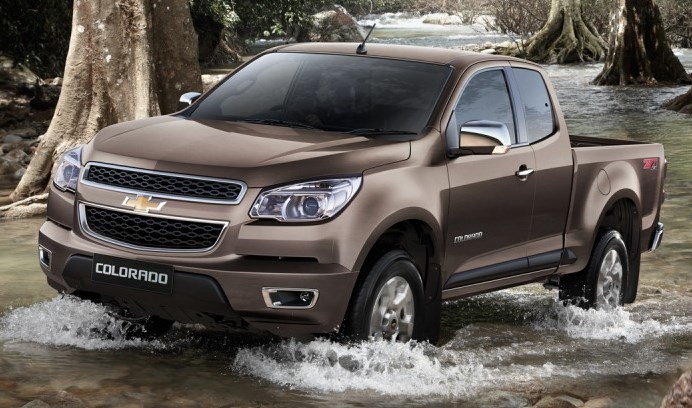 2014-Chevrolet-Colorado-Thailand-Extra Cab