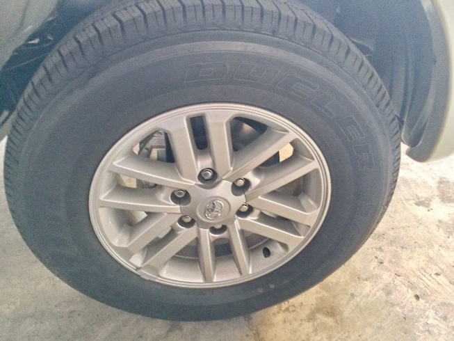 Toyota Hilux Vigo 3000 cc Auto rim and wheels